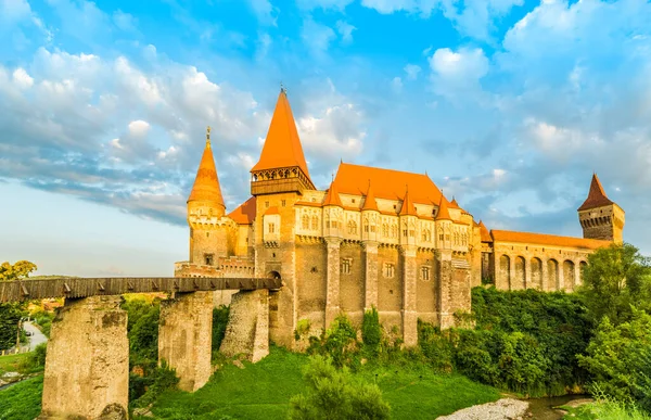 Gün Batımında Güzel Hunyad Corvin Kalesi Hunedoara Kasabası Transilvanya Rejimi — Stok fotoğraf