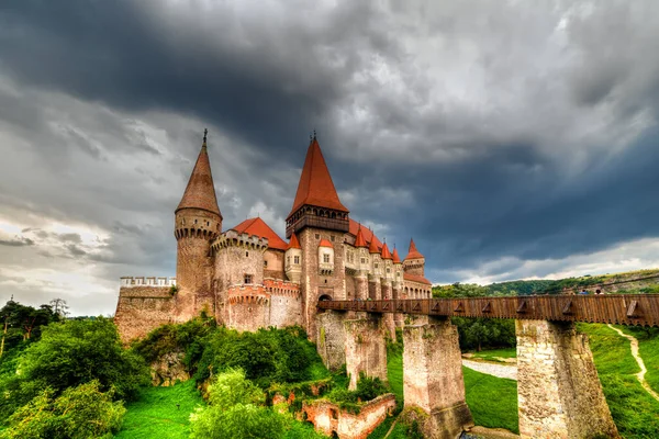 Hunyad Corvin Castillo Medieval Tormenta Ciudad Hunedoara Transilvania Regiom Rumania —  Fotos de Stock