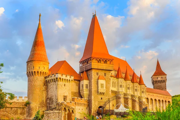 Bellissimo Castello Hunyad Corvin Alla Luce Del Tramonto Hunedoara Transilvania — Foto Stock