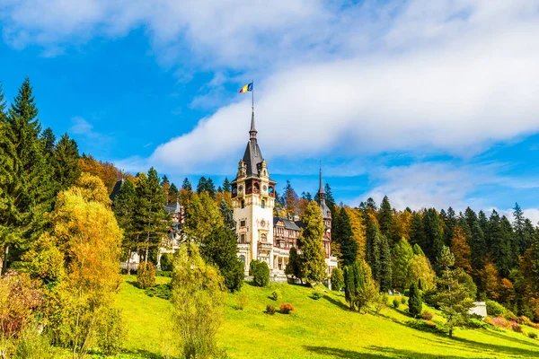 Zamek Peles Sinaia Sezonie Letnim Transylwania Rumunia Chroniona Przez Unesco — Zdjęcie stockowe