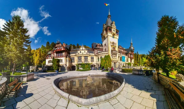 Peles Kasteel Sinaia Het Najaar Transsylvanië Roemenië Beschermd Door Unesco — Stockfoto