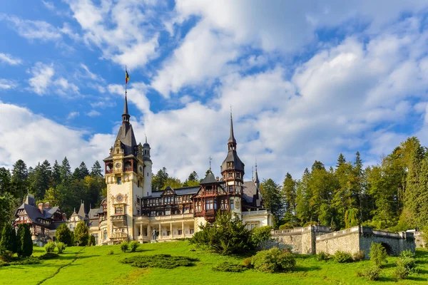 Zamek Peles Sinaia Transylwania Rumunia Chroniona Przez Unesco Światowego Dziedzictwa — Zdjęcie stockowe