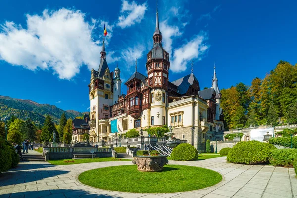 Zamek Peles Sinaia Jesienią Transylwania Rumunia Chroniona Przez Unesco Światowego — Zdjęcie stockowe