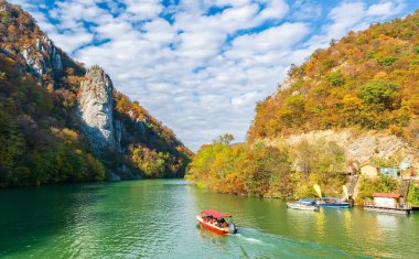 Romanya 'nın Tuna Nehri üzerindeki Düzensiz Heykel