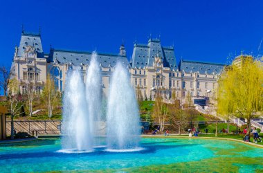 Romanya 'nın Iasi kentinde bahar sezonu.