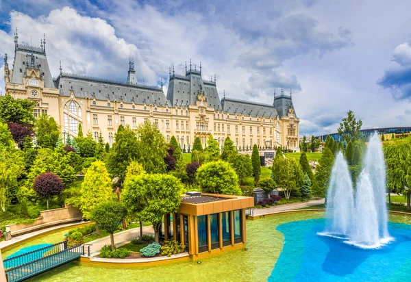 Vista Panorámica Del Palacio Cultural Plaza Central Ciudad Iasi Moldavia —  Fotos de Stock