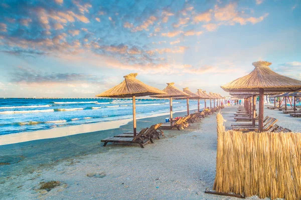 Strand Mit Liegestühlen Und Sonnenschirm Mamaia Holiday Resort Schwarzmeerküste Rumänien — Stockfoto