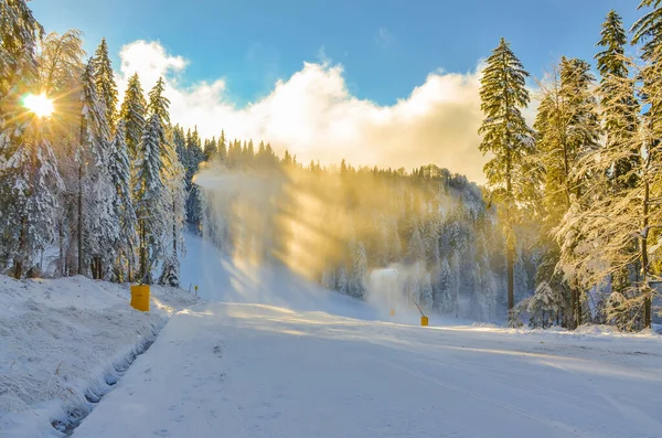 Gouden Zonsondergang Boven Een Berg Het Winterseizoen — Stockfoto