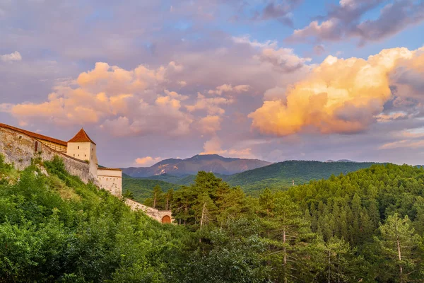 Landskap Med Medeltida Fästning Rasnov Vid Solnedgången Brasovregionen Transsylvanien Rumänien — Stockfoto