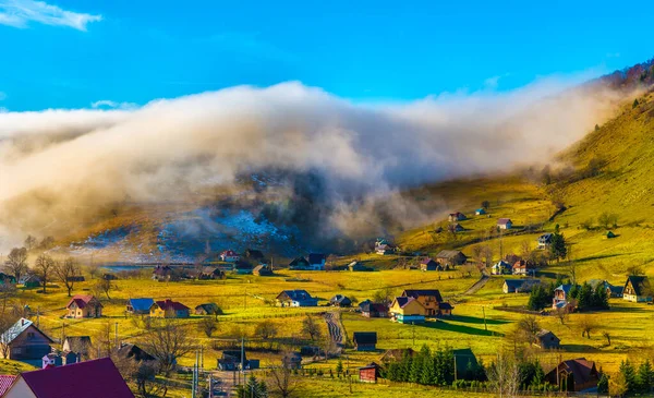 Paisagem Rural Com Nevoeiro Sirnea Fundata Village Transilvânia Marco Roménia — Fotografia de Stock