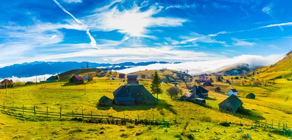 Rural Landscape Fog Sirnea Fundata Village Transylvania Landmark Romania — Stock Photo, Image