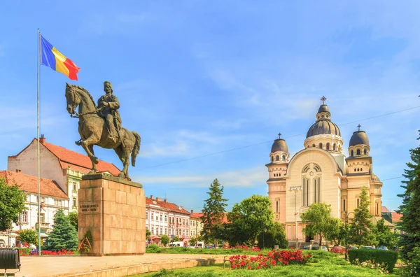 Avram Iancu Statue Und Ortodox Kirche Auf Dem Roses Square — Stockfoto