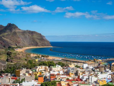 Las Teresitas ve San Andres köyü manzarası, Tenerife, Kanarya Adaları, İspanya