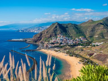 Las Teresitas ve San Andres köyü manzarası, Tenerife, Kanarya Adaları, İspanya