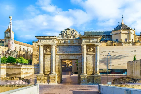 Puerta Del Puente Poort Boog Van Triomf Kathedraal Moskee Cordoba — Stockfoto