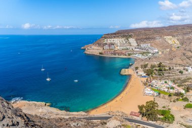 İspanya, Gran Canaria 'da Playa de Tauro plajlı manzara