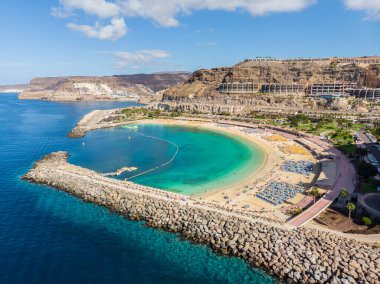 İspanya, Gran Canaria 'da Amadores plajlı manzara