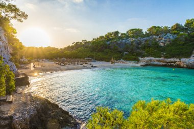 Cala Llombards 'ın inanılmaz plajı, Mayorka Adası, İspanya