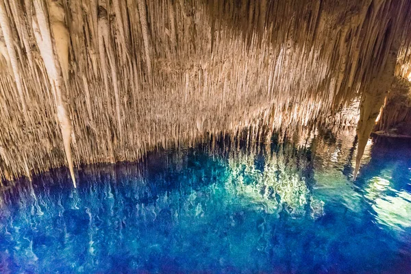 Agua Azul Cuevas Del Drach Isla Mallorca España —  Fotos de Stock