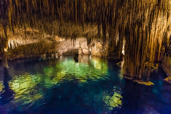 Słynna Jaskinia Cuevas Del Drach Jaskinia Smoka Wyspa Majorka Hiszpania — Zdjęcie stockowe