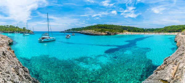 Landschap Met Boten Turquoise Zeewater Cala Mondrago Eiland Majorca Spanje — Stockfoto