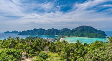 Tonsai Köyü üzerinde panoramik manzara, Phi Phi Adası, Tayland