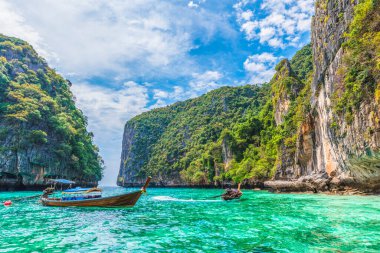 Tayland 'ın Phi Phi Adası' ndaki Pileh lagünü körfezi.
