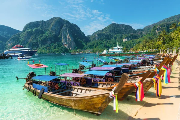 Λιμάνι Στο Ton Sai Bay Phi Phi Islands Andaman Sea — Φωτογραφία Αρχείου