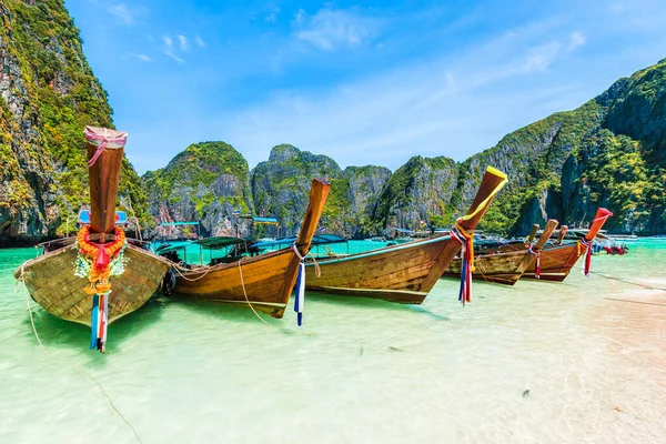 Traditional Long Tail Boat Famous Maya Bay Phi Phi Islands — Stock Photo, Image