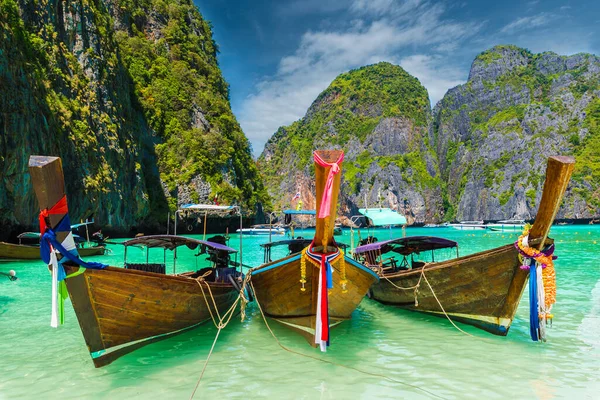 Traditional Long Tail Boat Famous Maya Bay Phi Phi Islands — Stock Photo, Image