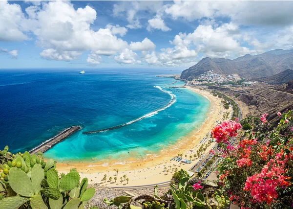 西班牙加那利群岛Tenerife的Las Teresitas海滩和San Andres村景观 — 图库照片
