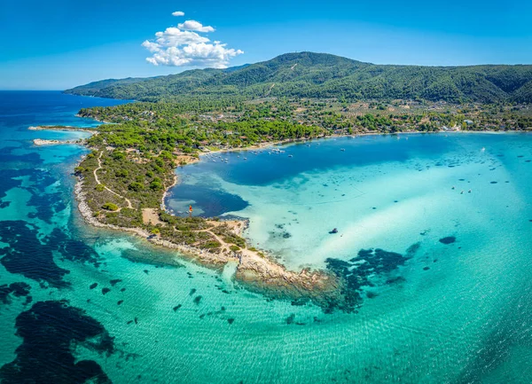 Halkidiki, Sithonia yarımadası, Halkidiki, Yunanistan 'daki Vourvourou hava manzarası.