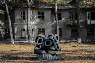 Rusya terk edilmiş evde bahçesinde ölü şehir