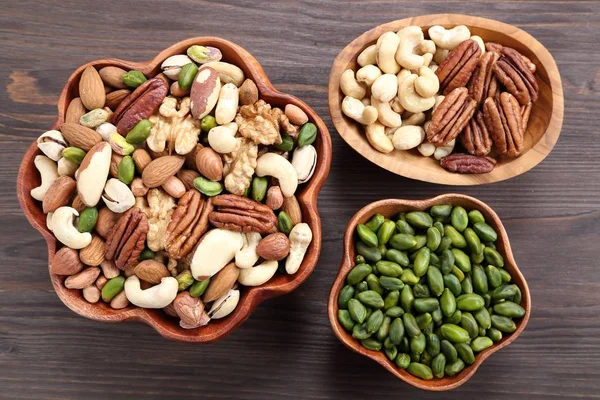 Verschiedene Arten Von Nüssen Holzschalen Gesunde Ernährung — Stockfoto