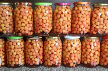 Ev yapımı komposto sarı tatlı kiraz.