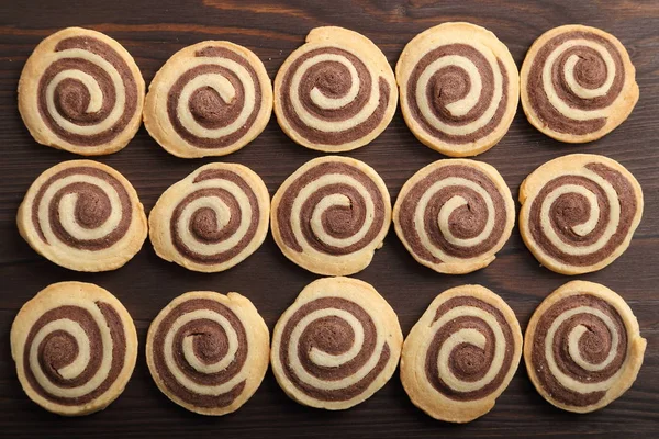 Zoete Zelfgemaakte Koekjes Rolt Met Chocolade Houten Achtergrond — Stockfoto