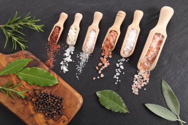 Pembe tuz Himalaya tuz kaba ve ince bakın. Üstten görünüm.