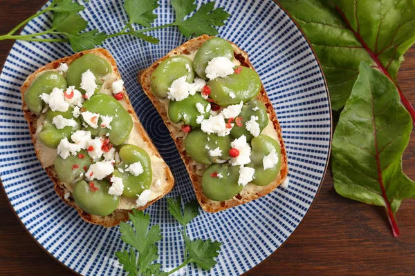 Sandwiches Broad Beans Goat Cheese — Stock Photo, Image