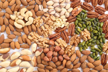 Farklı cevizlerden yapılmış doğal bir arka plan..