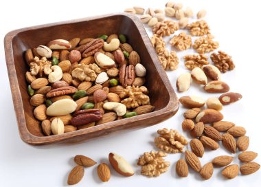 Ahşap kase fındık çeşitleri. Sağlıklı gıda.