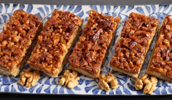 Walnoten Gekarameliseerde Caramelstroop Gebak Bovenaanzicht — Stockfoto