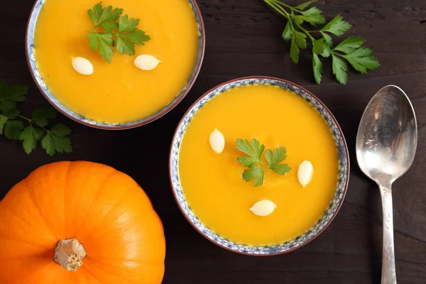 Sopa Calabaza Cuencos Sobre Fondo Madera Vista Superior —  Fotos de Stock