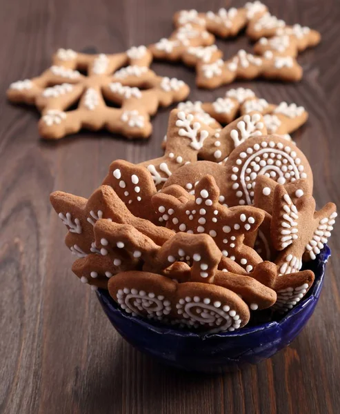 Kerstkoekjes Zelfgemaakte Peperkoek Een Kom Zoete Voeding — Stockfoto