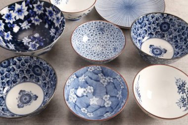 Japon seramik kaseler yakın çekim. Seramik ürünler el tarafından yapılan.