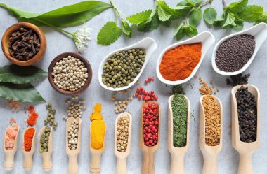 baharatlar ve otlar.