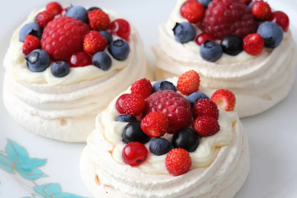 kremalı çilek ile.