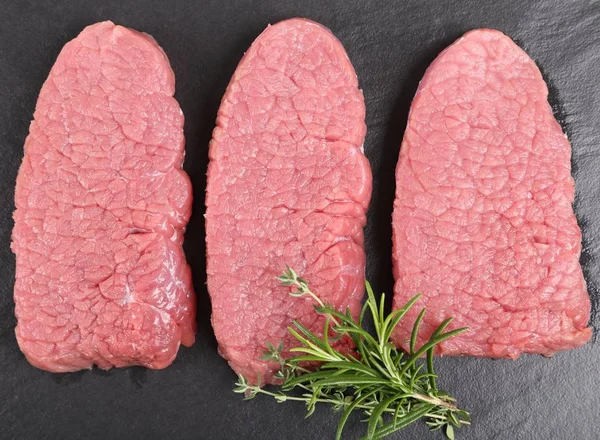 Rinderlende Steaks. — Stockfoto