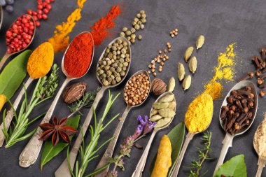 baharatlar ve otlar.