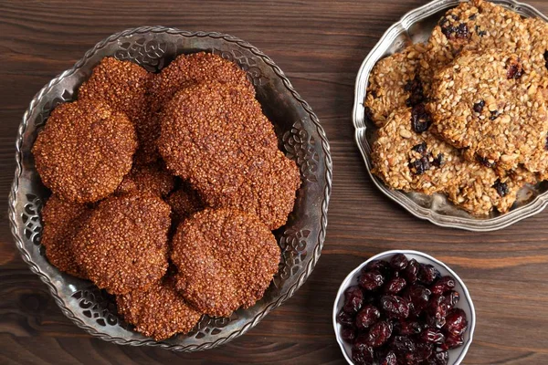 Oatmeal and amaranth cookies. — Stock Photo, Image