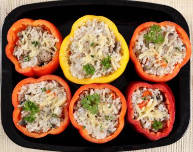 Biberler et, mantar ve peynirle doldurulmuş..